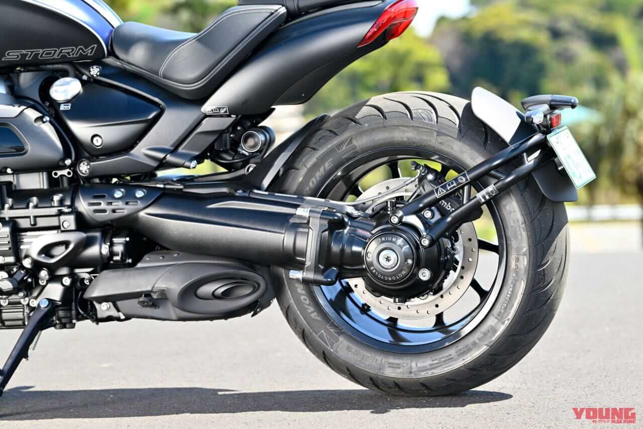 トライアンフ|ロケット3ストームR|2458ccの化物バイク?! トライアンフ「ロケット3 ストームR」は巨大なのに普通に乗れる【試乗インプレ】