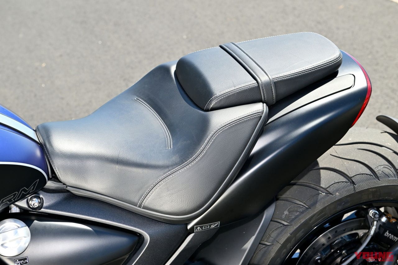 トライアンフ|ロケット3ストームR|2458ccの化物バイク?! トライアンフ「ロケット3 ストームR」は巨大なのに普通に乗れる【試乗インプレ】