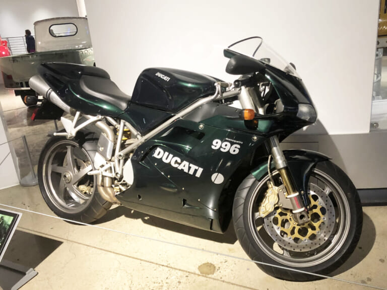 ピーターセン|ドゥカティ996|マトリックス・リローデッド|「ベース車が何だか全然わからんぞ!!」銀幕に登場した魔改造バイクたち