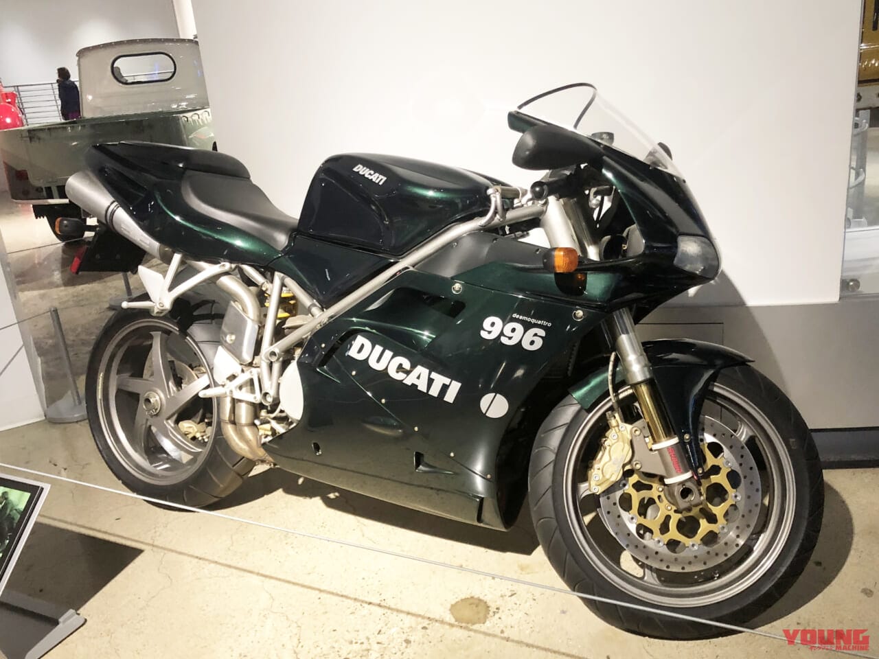 ピーターセン|ドゥカティ996|マトリックス・リローデッド|「ベース車が何だか全然わからんぞ!!」銀幕に登場した魔改造バイクたち