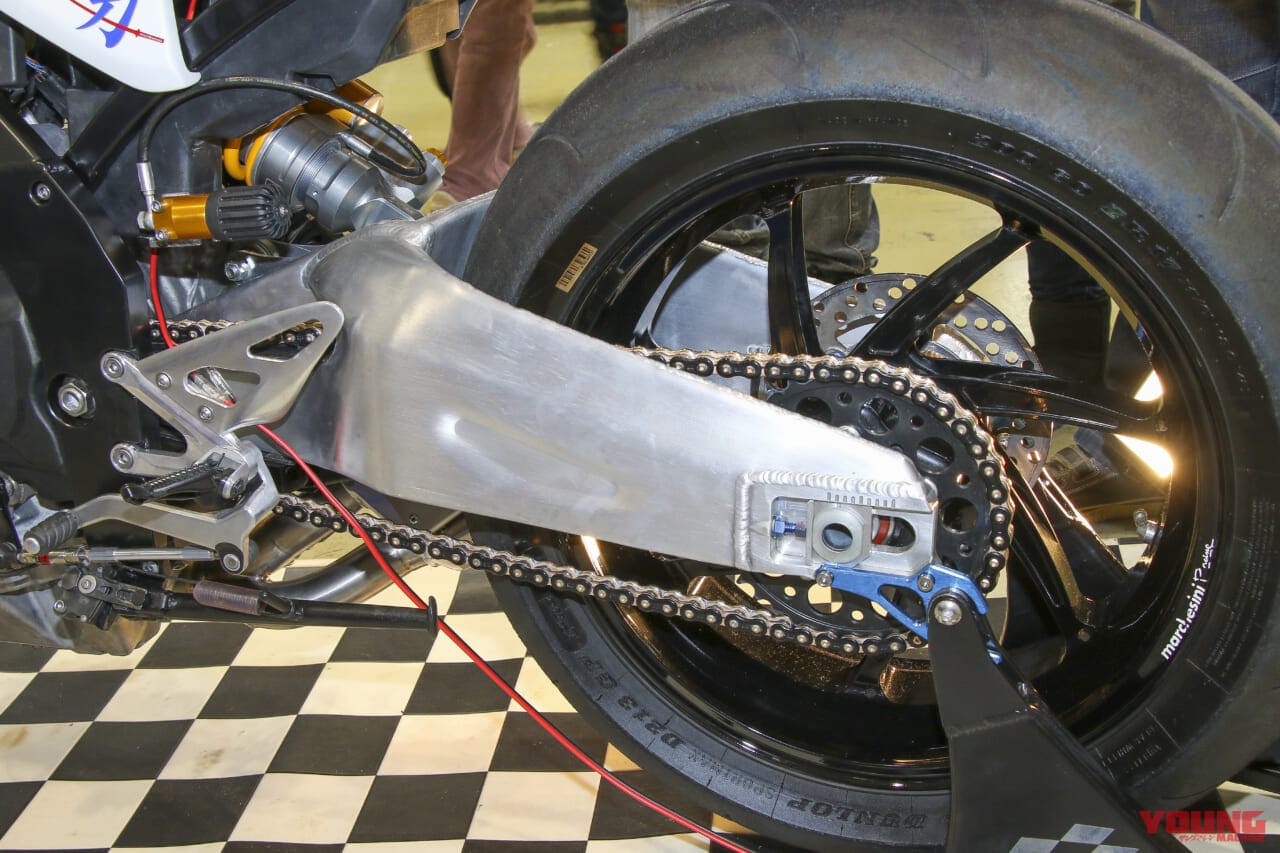 |スズキ カタナのメーターに救世主?! カワサキエンジンのカタナが装着していたKOSO製デジタルメーターがカッコよすぎる件