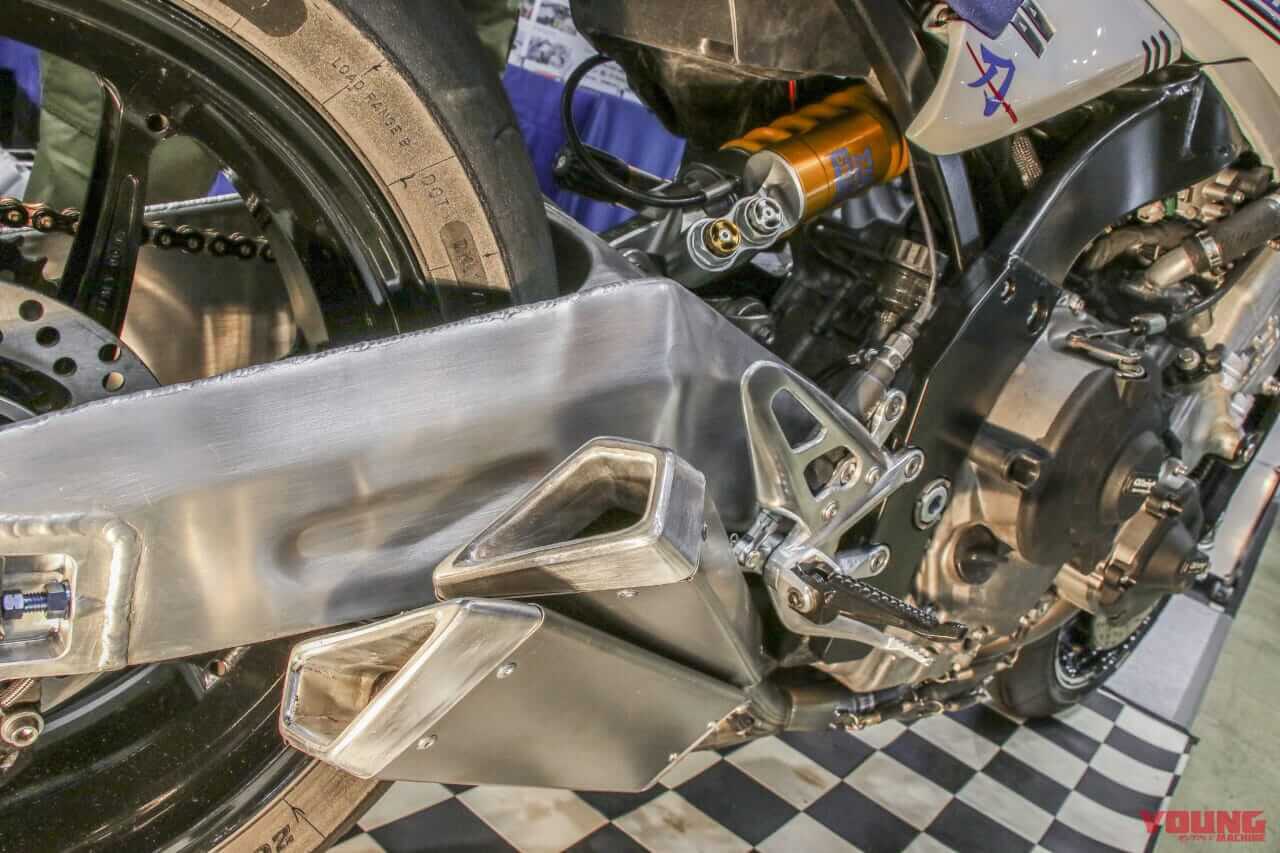 |スズキ カタナのメーターに救世主?! カワサキエンジンのカタナが装着していたKOSO製デジタルメーターがカッコよすぎる件