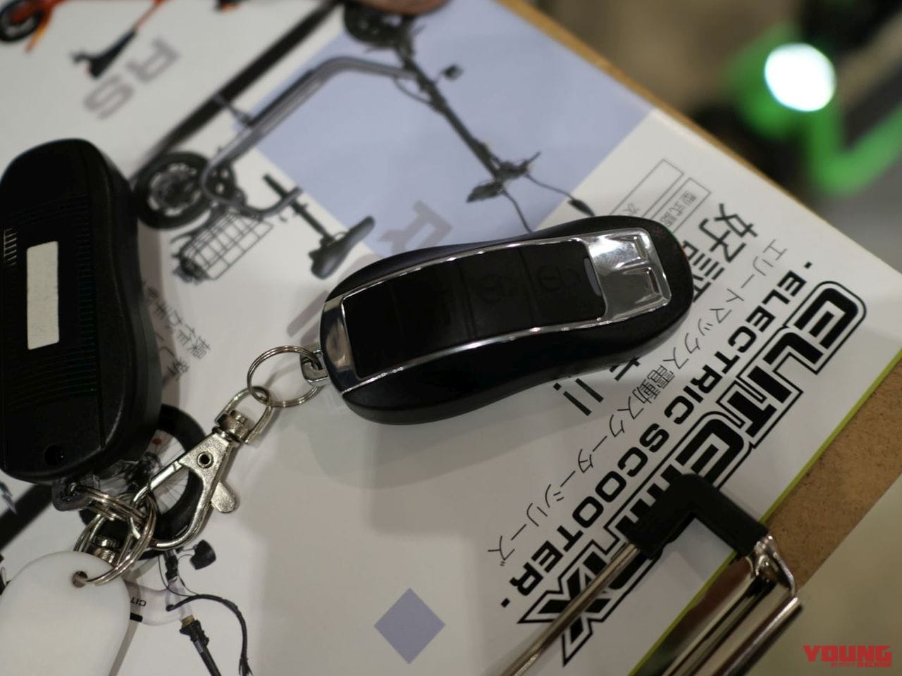 ELITEMAX RS|まるでトランスフォーマー! リモコンで自動変形する折りたたみ電動スクーターを東京MCショーで発見【エリートマックスRS】