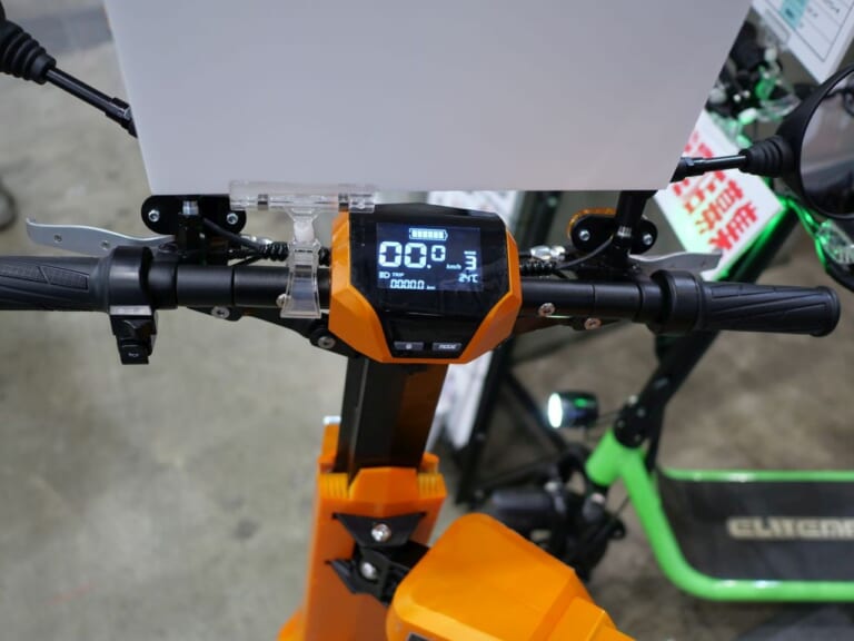 ELITEMAX RS|まるでトランスフォーマー! リモコンで自動変形する折りたたみ電動スクーターを東京MCショーで発見【エリートマックスRS】