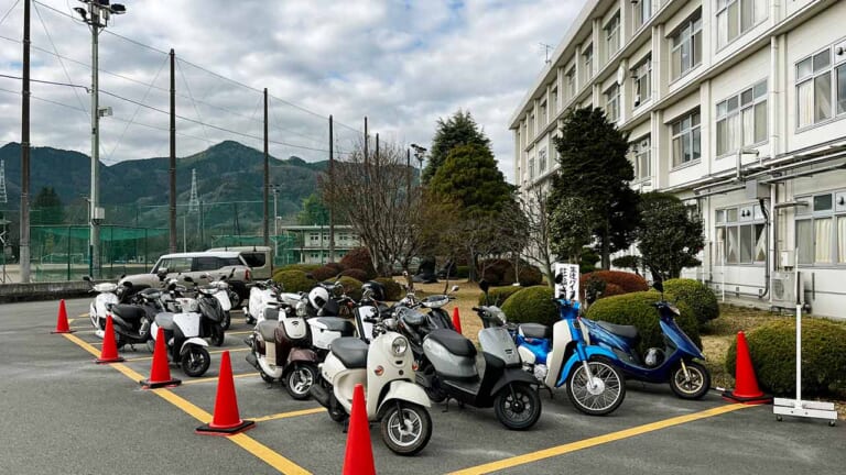 [高校生のバイク通学] 交通の便が悪い山間地にて、生徒や保護者からの要望により実現
