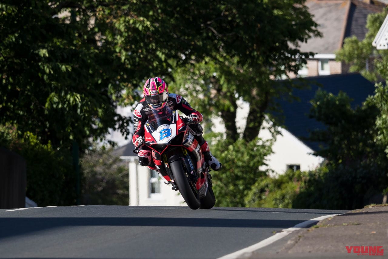 |【開幕】百花繚乱、バトルロワイヤルの様相! マン島TTレースのスーパースポーツTT