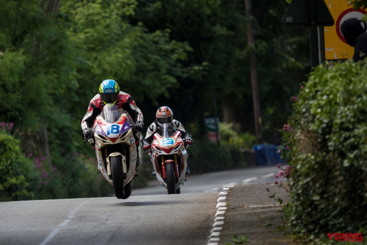 |【開幕】百花繚乱、バトルロワイヤルの様相! マン島TTレースのスーパースポーツTT
