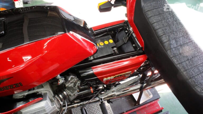 [バイクDIYメンテ] モトグッツィ ルマンIII：開放型バッテリーをBMW専用の密閉型に変更