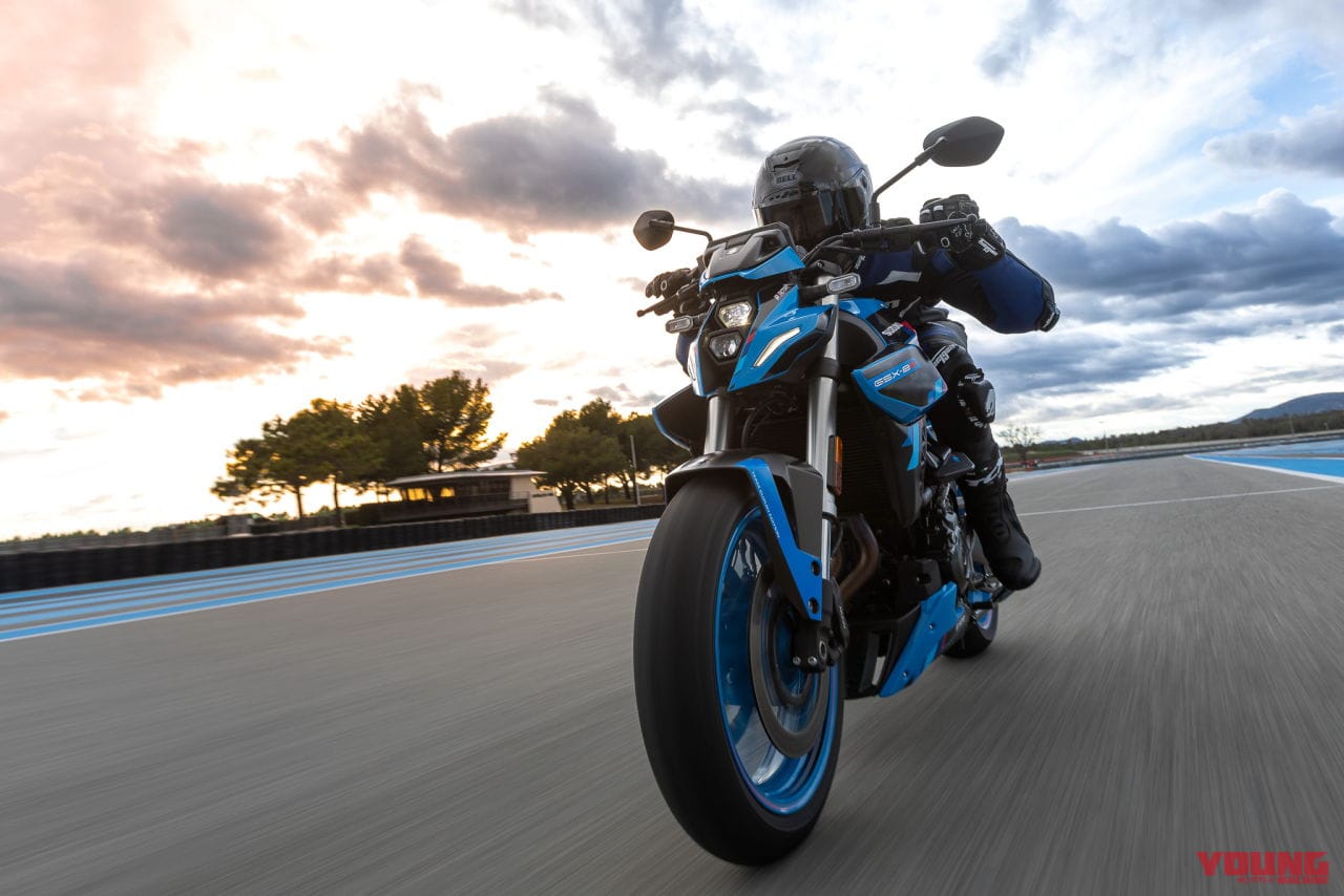 GSX-8S TEAM SUZUKI|スズキ「GSX-8S TEAM SUZUKI」登場! プラス16万円でレーシングカラーとシングルシートカウル追加【海外】