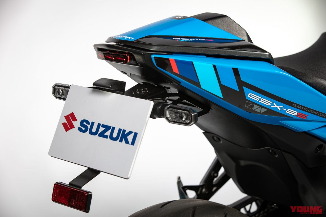 写真] Shooting GSX-8S Team Suzuki Edition │ スズキ「GSX-8S TEAM SUZUKI」登場！  プラス16万円でレーシングカラーとシングルシートカウル追加【海外】│WEBヤングマシン｜新車バイクニュース