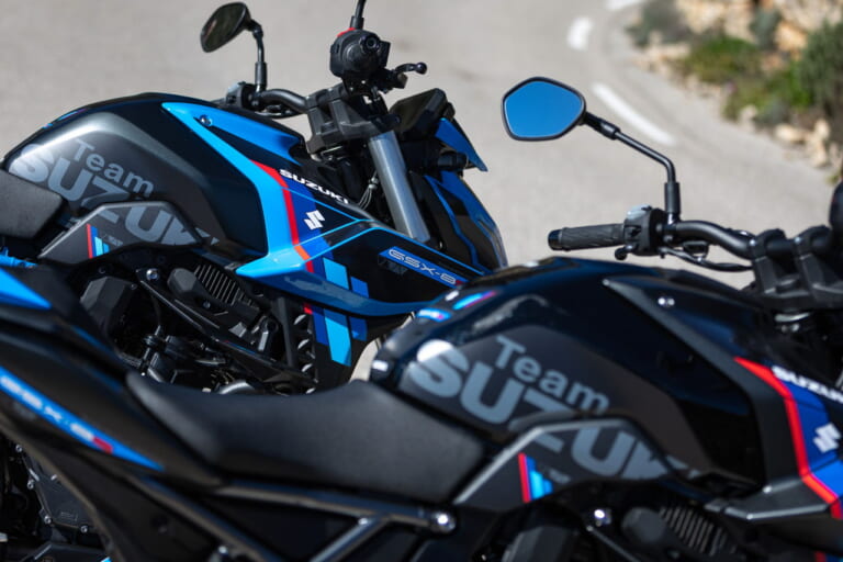 GSX-8S TEAM SUZUKI|スズキ「GSX-8S TEAM SUZUKI」登場! プラス16万円でレーシングカラーとシングルシートカウル追加【海外】