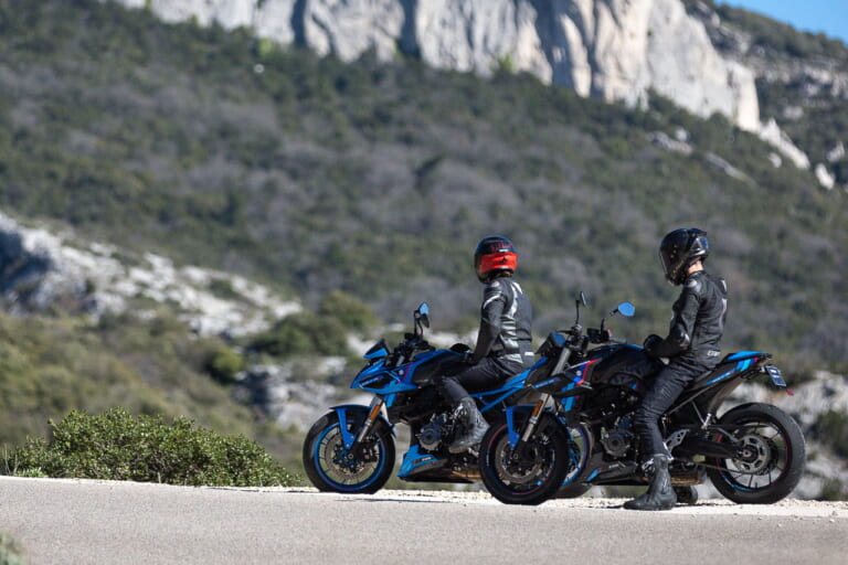 GSX-8S TEAM SUZUKI|スズキ「GSX-8S TEAM SUZUKI」登場! プラス16万円でレーシングカラーとシングルシートカウル追加【海外】