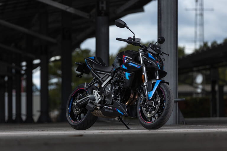 GSX-8S TEAM SUZUKI|スズキ「GSX-8S TEAM SUZUKI」登場! プラス16万円でレーシングカラーとシングルシートカウル追加【海外】