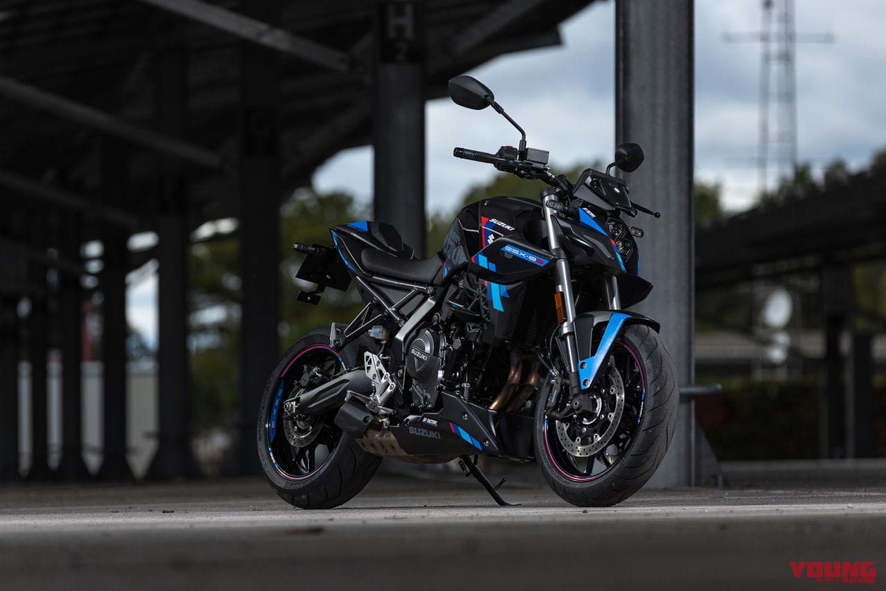 GSX-8S TEAM SUZUKI|スズキ「GSX-8S TEAM SUZUKI」登場! プラス16万円でレーシングカラーとシングルシートカウル追加【海外】