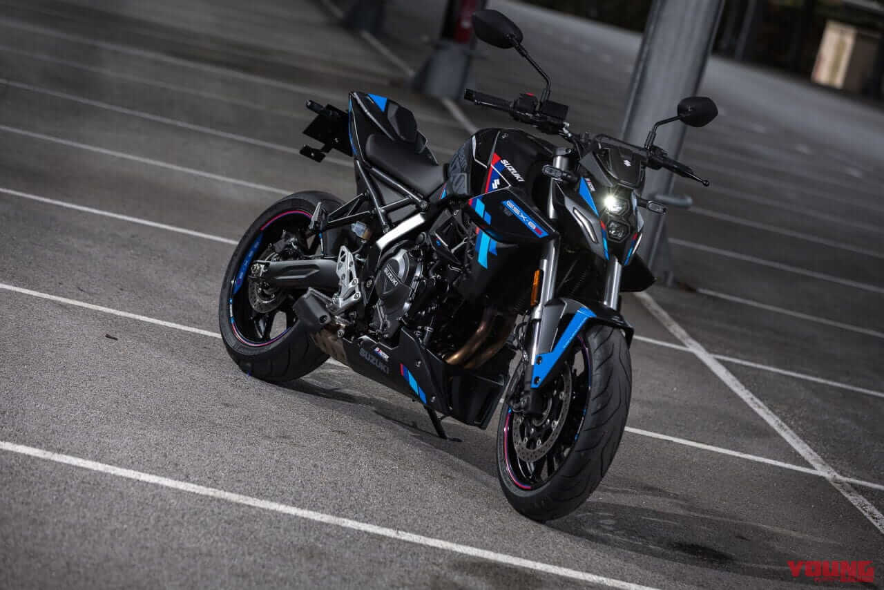 GSX-8S TEAM SUZUKI|スズキ「GSX-8S TEAM SUZUKI」登場! プラス16万円でレーシングカラーとシングルシートカウル追加【海外】