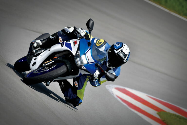 スズキ|GSX-R125|イギリス仕様|スズキ「GSX-R125」に’80~’90年代オマージュのニューカラー! ブラックも赤の差し色で進化【海外】