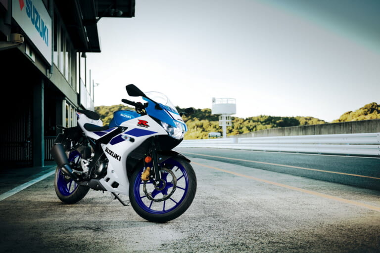 スズキ|GSX-R125|イギリス仕様|スズキ「GSX-R125」に’80~’90年代オマージュのニューカラー! ブラックも赤の差し色で進化【海外】