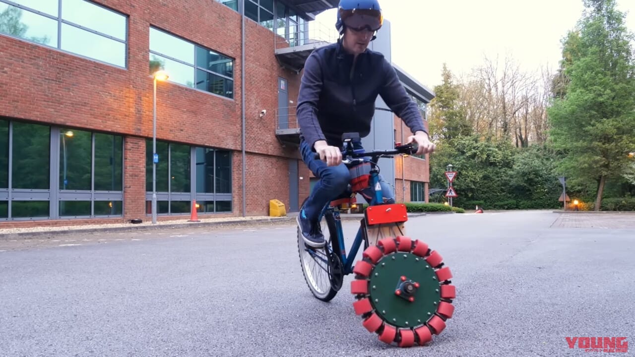|前後左右に走れてその場で回転も可能!? ヘンテコ車輪の「スクリューバイク」が未来すぎる件