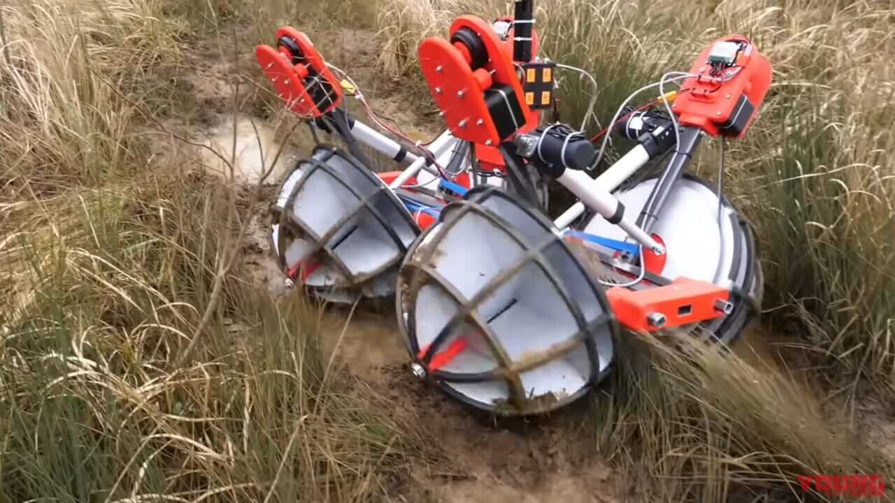 |前後左右に走れてその場で回転も可能!? ヘンテコ車輪の「スクリューバイク」が未来すぎる件