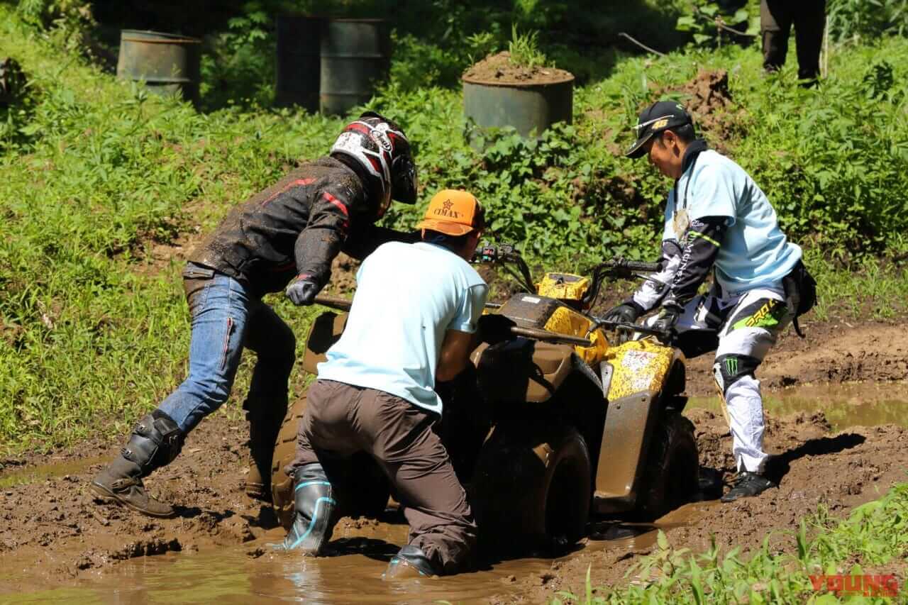 |【日本で爆売れ中】コイツはヒャッハーな乗り物だぜ!! キムコの4輪バギー「MXU 150X」で泥まみれになってきた