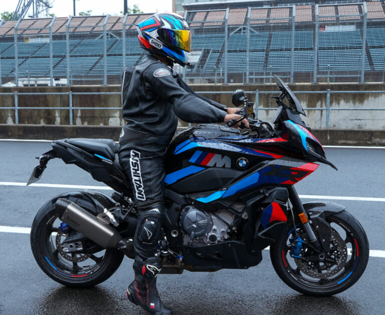 BMW M1000XR