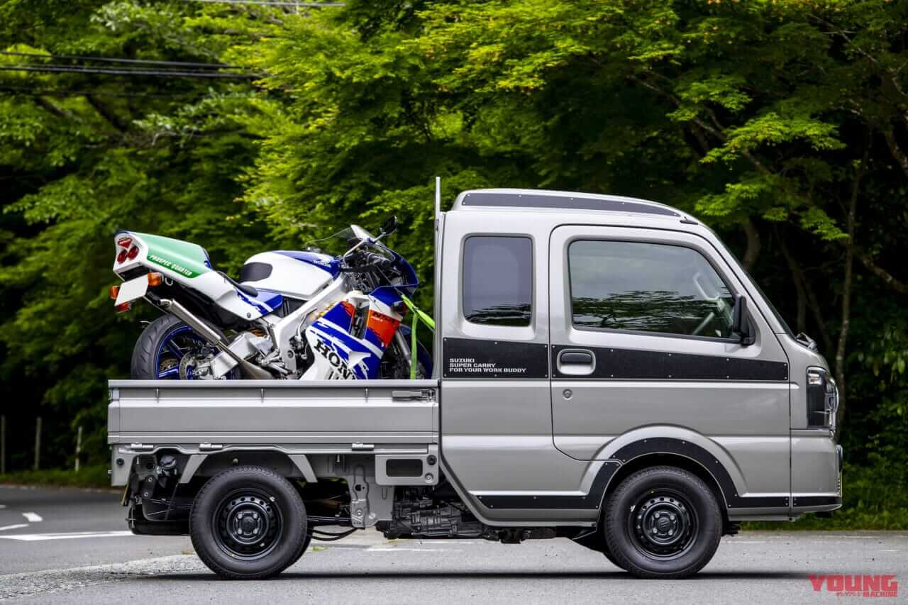|【意外と快適?! やっぱり不便?!】5速MTの軽トラ「スズキ・スーパーキャリイ Xリミテッド」をトランポ&ファミリーカーに使ってみた