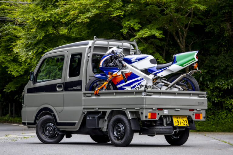 スズキ|スーパーキャリイ|Xリミテッド|【意外と快適?! やっぱり不便?!】5速MTの軽トラ「スズキ・スーパーキャリイ Xリミテッド」をトランポ&ファミリーカーに使ってみた