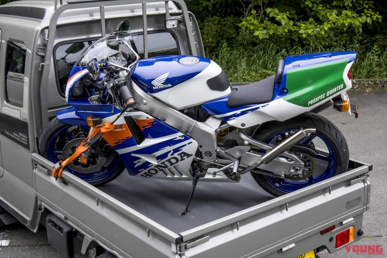 |【意外と快適?! やっぱり不便?!】5速MTの軽トラ「スズキ・スーパーキャリイ Xリミテッド」をトランポ&ファミリーカーに使ってみた