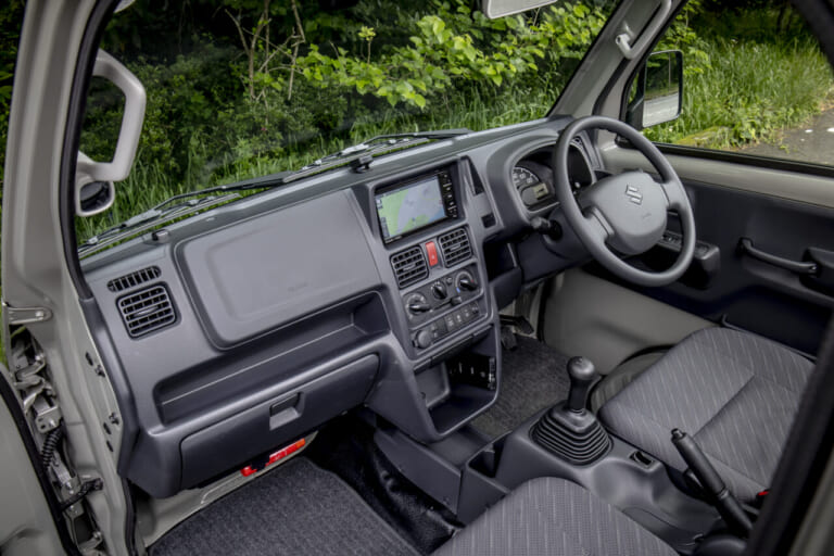 スズキ|スーパーキャリイ|Xリミテッド|【意外と快適?! やっぱり不便?!】5速MTの軽トラ「スズキ・スーパーキャリイ Xリミテッド」をトランポ&ファミリーカーに使ってみた