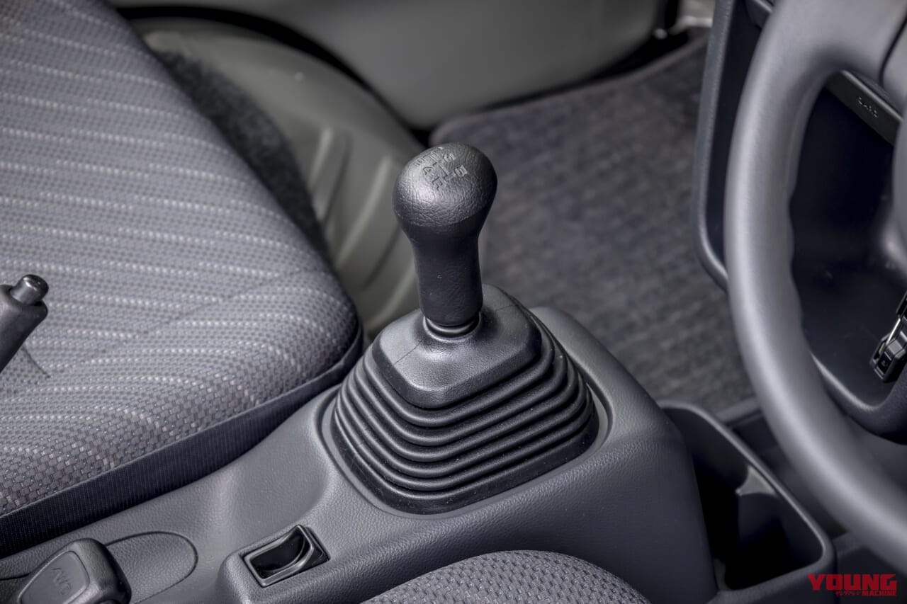 スズキ|スーパーキャリイ|Xリミテッド|【意外と快適?! やっぱり不便?!】5速MTの軽トラ「スズキ・スーパーキャリイ Xリミテッド」をトランポ&ファミリーカーに使ってみた