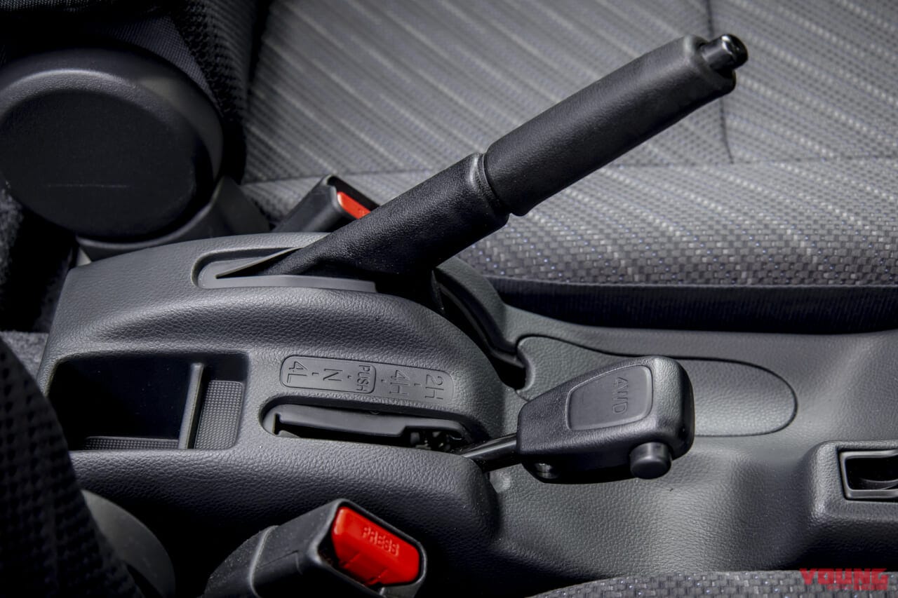 |【意外と快適?! やっぱり不便?!】5速MTの軽トラ「スズキ・スーパーキャリイ Xリミテッド」をトランポ&ファミリーカーに使ってみた