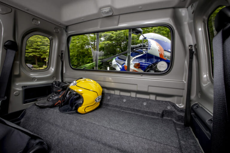 スズキ|スーパーキャリイ|Xリミテッド|【意外と快適?! やっぱり不便?!】5速MTの軽トラ「スズキ・スーパーキャリイ Xリミテッド」をトランポ&ファミリーカーに使ってみた