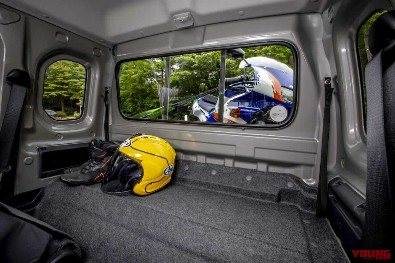 |【意外と快適?! やっぱり不便?!】5速MTの軽トラ「スズキ・スーパーキャリイ Xリミテッド」をトランポ&ファミリーカーに使ってみた