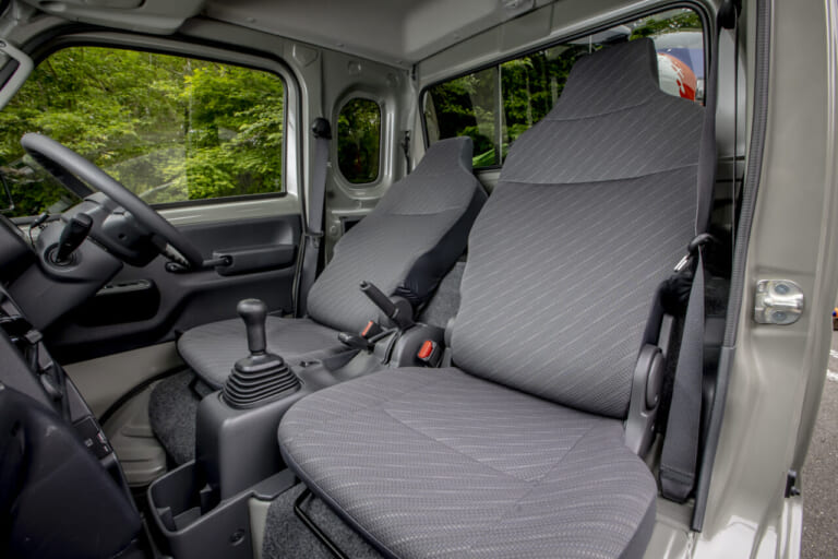 スズキ|スーパーキャリイ|Xリミテッド|【意外と快適?! やっぱり不便?!】5速MTの軽トラ「スズキ・スーパーキャリイ Xリミテッド」をトランポ&ファミリーカーに使ってみた
