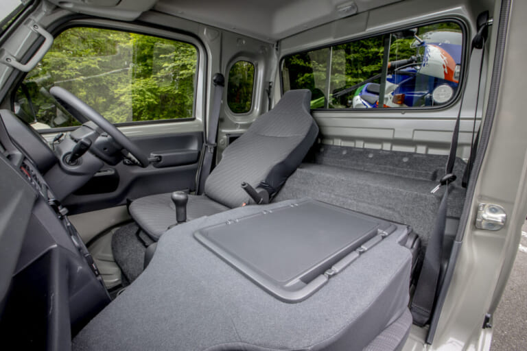 スズキ|スーパーキャリイ|Xリミテッド|【意外と快適?! やっぱり不便?!】5速MTの軽トラ「スズキ・スーパーキャリイ Xリミテッド」をトランポ&ファミリーカーに使ってみた