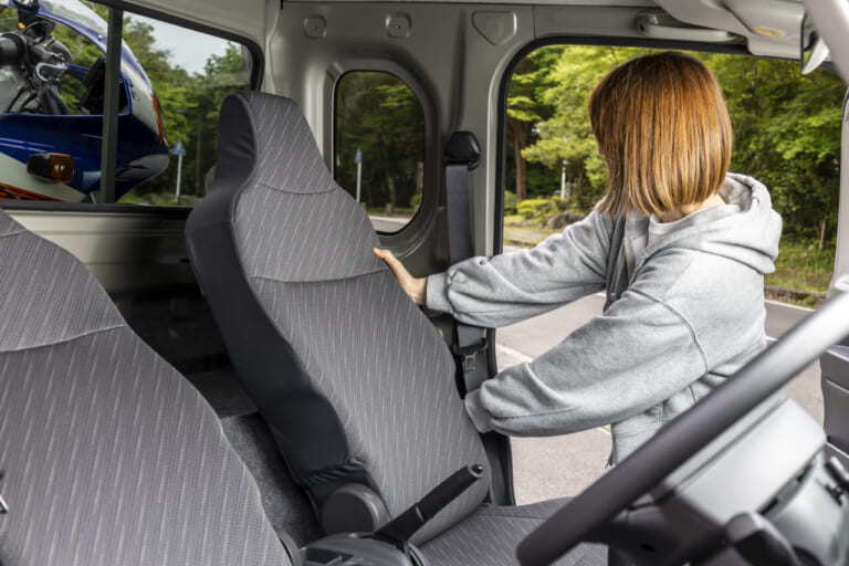 スズキ|スーパーキャリイ|Xリミテッド|【意外と快適?! やっぱり不便?!】5速MTの軽トラ「スズキ・スーパーキャリイ Xリミテッド」をトランポ&ファミリーカーに使ってみた