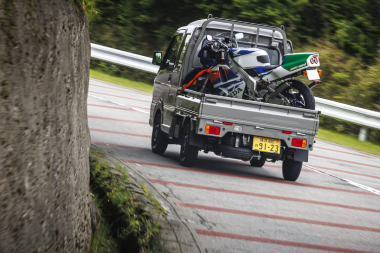 スズキ|スーパーキャリイ|Xリミテッド|【意外と快適?! やっぱり不便?!】5速MTの軽トラ「スズキ・スーパーキャリイ Xリミテッド」をトランポ&ファミリーカーに使ってみた