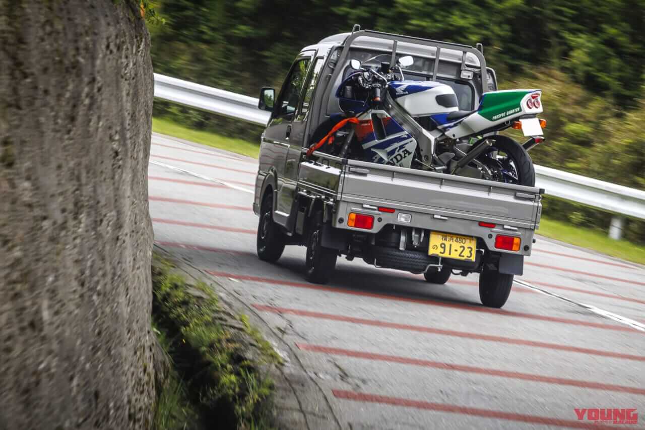 |【意外と快適?! やっぱり不便?!】5速MTの軽トラ「スズキ・スーパーキャリイ Xリミテッド」をトランポ&ファミリーカーに使ってみた