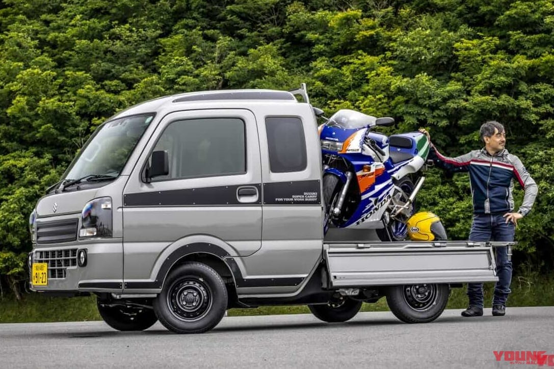 |【意外と快適?! やっぱり不便?!】5速MTの軽トラ「スズキ・スーパーキャリイ Xリミテッド」をトランポ&ファミリーカーに使ってみた