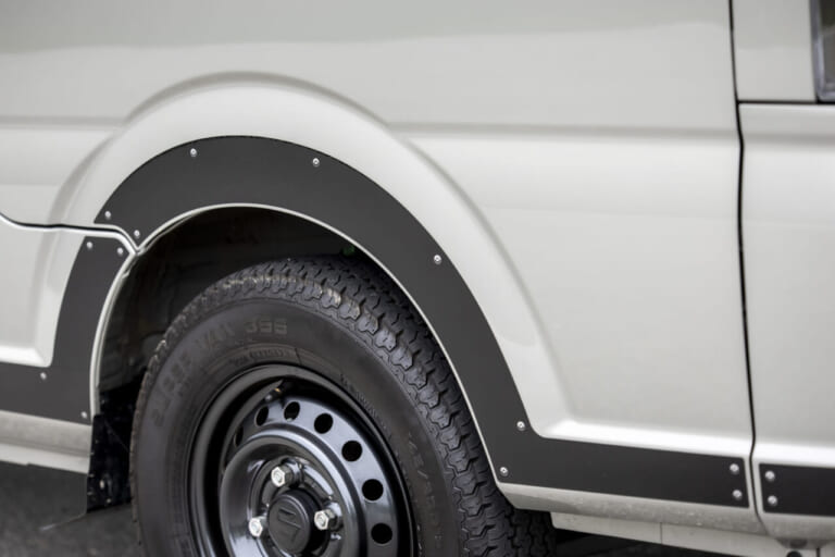 スズキ|スーパーキャリイ|Xリミテッド|【意外と快適?! やっぱり不便?!】5速MTの軽トラ「スズキ・スーパーキャリイ Xリミテッド」をトランポ&ファミリーカーに使ってみた