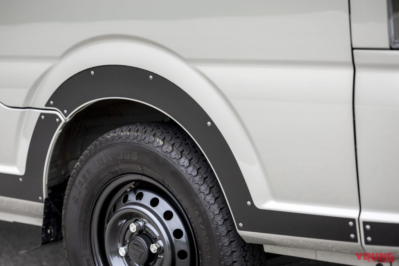 |【意外と快適?! やっぱり不便?!】5速MTの軽トラ「スズキ・スーパーキャリイ Xリミテッド」をトランポ&ファミリーカーに使ってみた