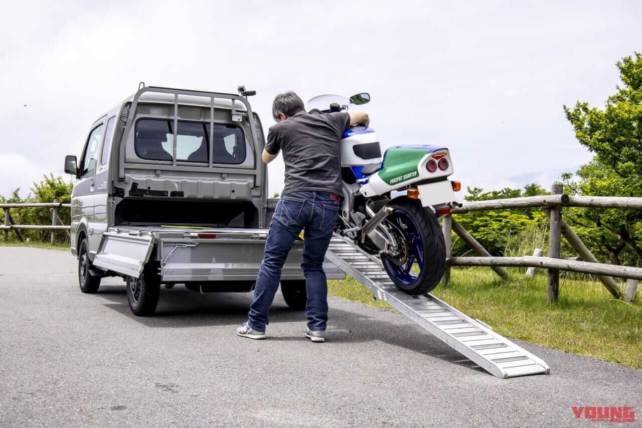 |【意外と快適?! やっぱり不便?!】5速MTの軽トラ「スズキ・スーパーキャリイ Xリミテッド」をトランポ&ファミリーカーに使ってみた