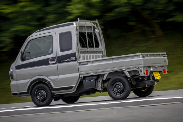 スズキ|スーパーキャリイ|Xリミテッド|【意外と快適?! やっぱり不便?!】5速MTの軽トラ「スズキ・スーパーキャリイ Xリミテッド」をトランポ&ファミリーカーに使ってみた