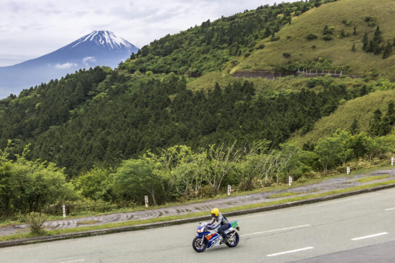 スズキ|スーパーキャリイ|Xリミテッド|【意外と快適?! やっぱり不便?!】5速MTの軽トラ「スズキ・スーパーキャリイ Xリミテッド」をトランポ&ファミリーカーに使ってみた