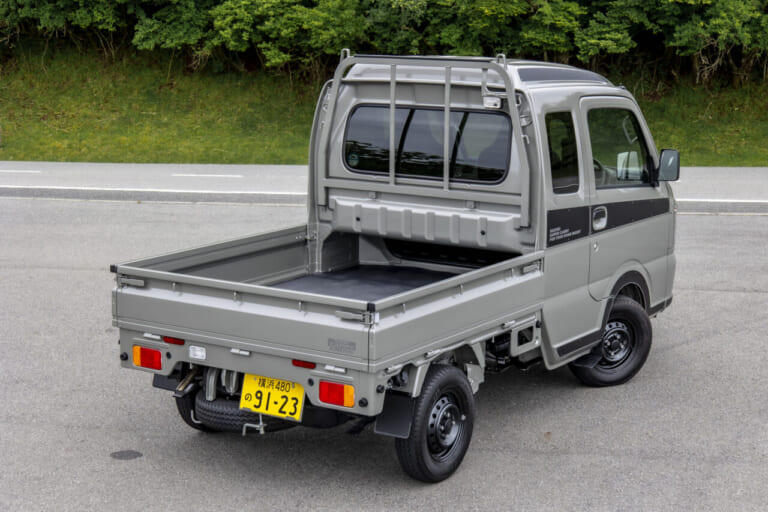 スズキ|スーパーキャリイ|Xリミテッド|【意外と快適?! やっぱり不便?!】5速MTの軽トラ「スズキ・スーパーキャリイ Xリミテッド」をトランポ&ファミリーカーに使ってみた