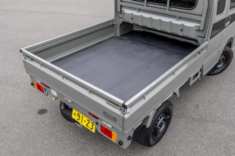 スズキ|スーパーキャリイ|Xリミテッド|【意外と快適?! やっぱり不便?!】5速MTの軽トラ「スズキ・スーパーキャリイ Xリミテッド」をトランポ&ファミリーカーに使ってみた