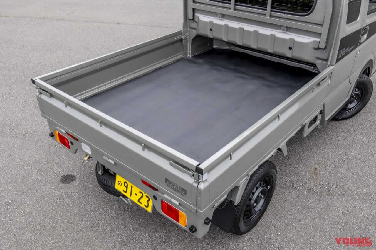 |【意外と快適?! やっぱり不便?!】5速MTの軽トラ「スズキ・スーパーキャリイ Xリミテッド」をトランポ&ファミリーカーに使ってみた