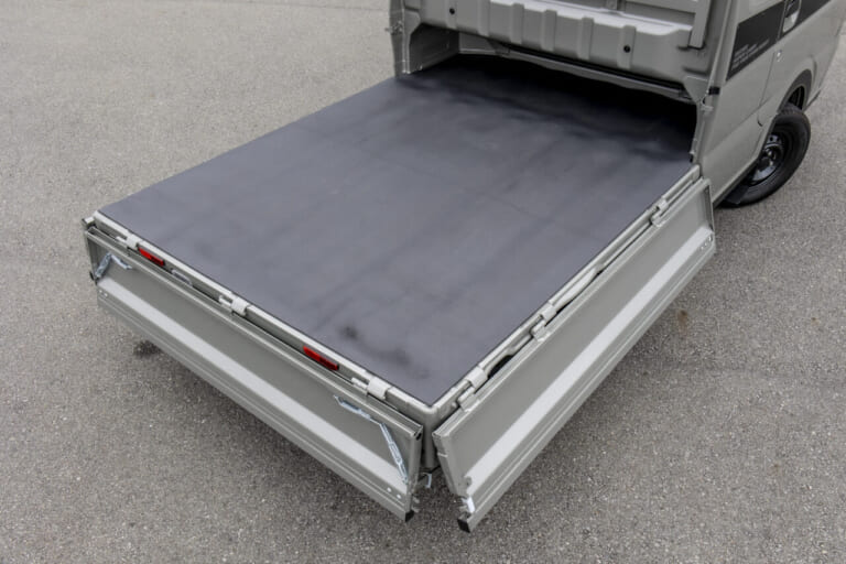 スズキ|スーパーキャリイ|Xリミテッド|【意外と快適?! やっぱり不便?!】5速MTの軽トラ「スズキ・スーパーキャリイ Xリミテッド」をトランポ&ファミリーカーに使ってみた