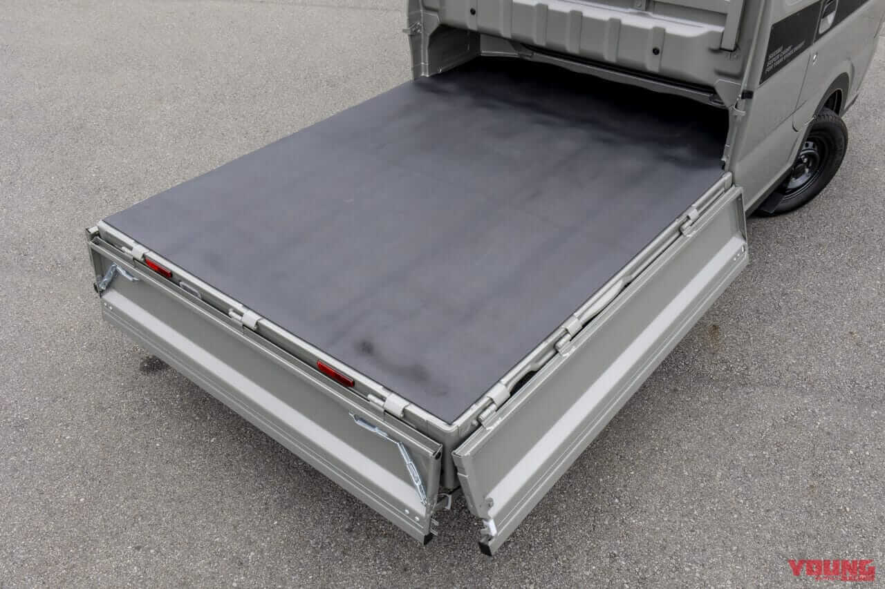 |【意外と快適?! やっぱり不便?!】5速MTの軽トラ「スズキ・スーパーキャリイ Xリミテッド」をトランポ&ファミリーカーに使ってみた