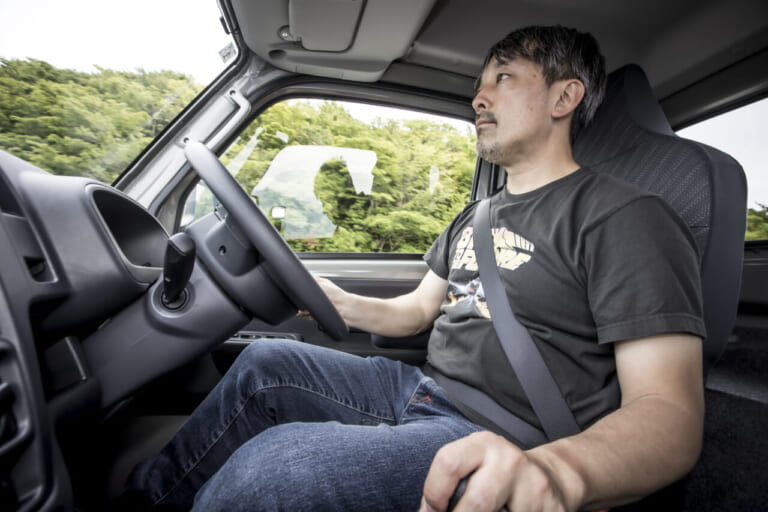 スズキ|スーパーキャリイ|Xリミテッド|【意外と快適?! やっぱり不便?!】5速MTの軽トラ「スズキ・スーパーキャリイ Xリミテッド」をトランポ&ファミリーカーに使ってみた